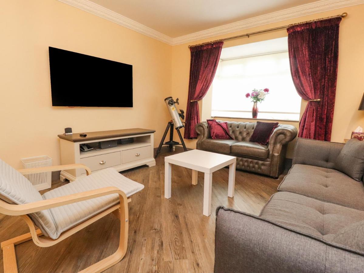 23 Wolsey Close Thornton  Экстерьер фото